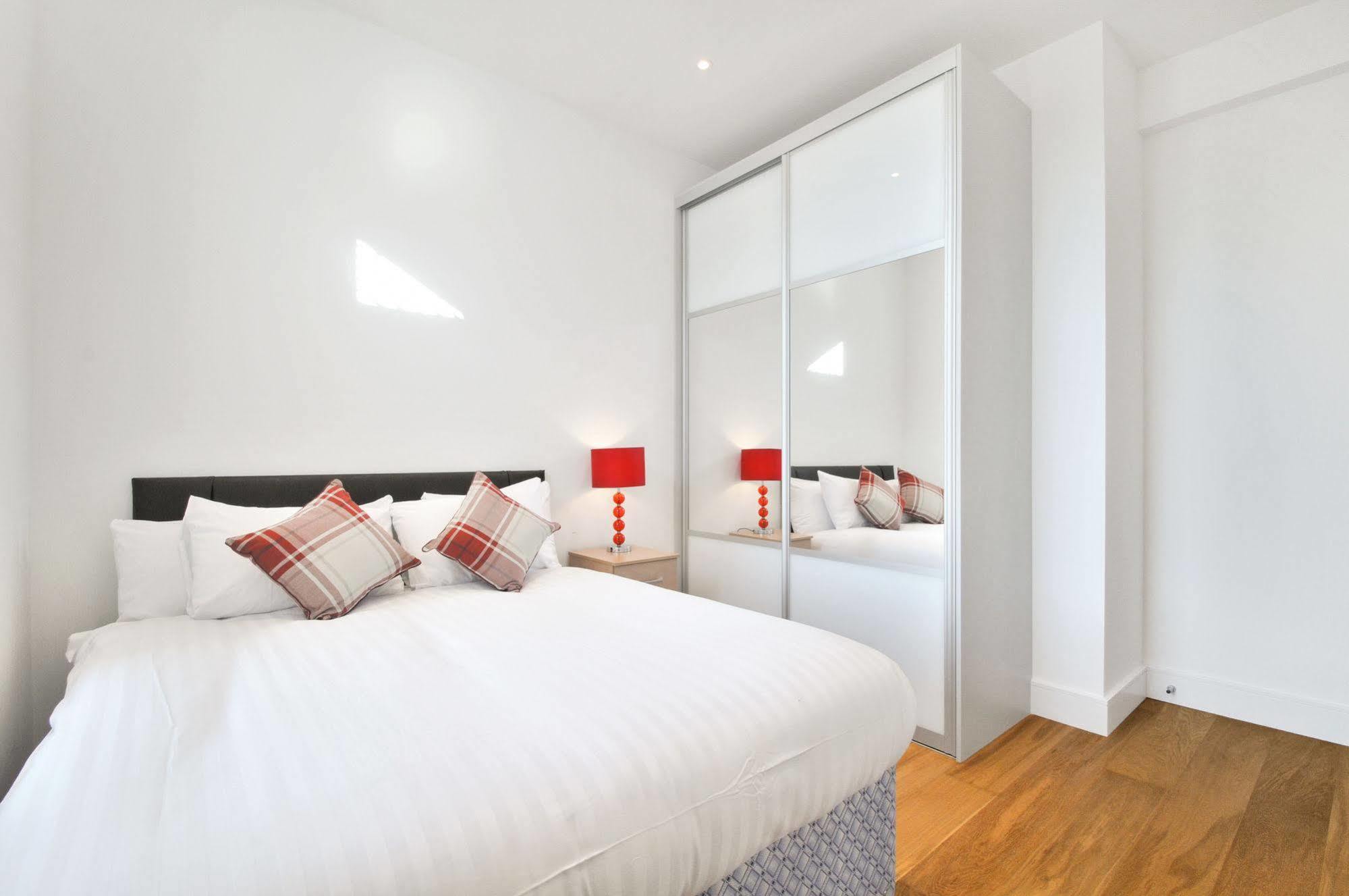 Апартаменти Access West Kensington Лондон Екстер'єр фото