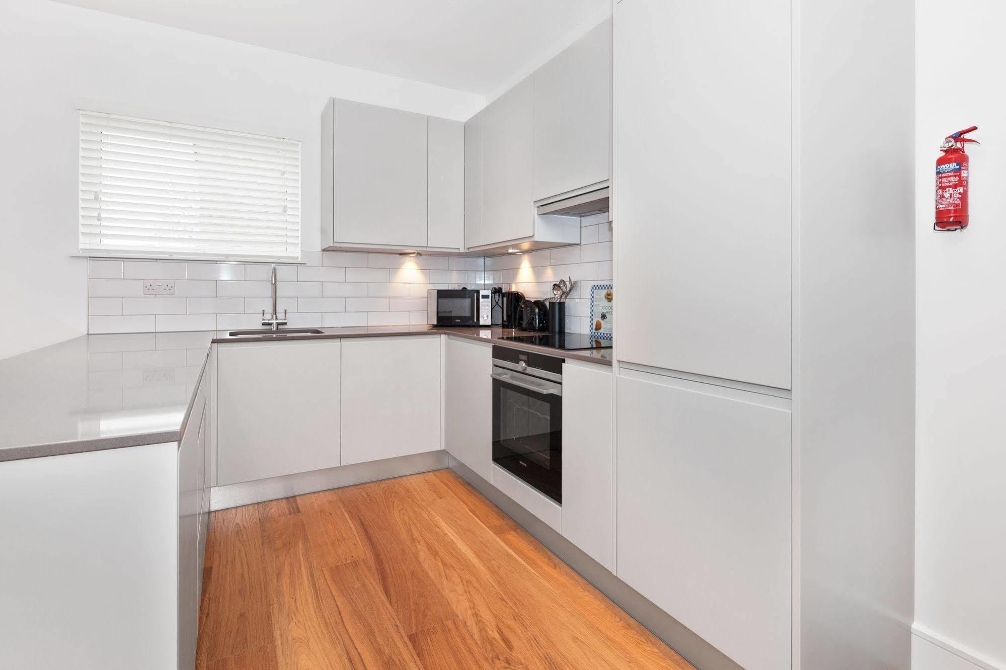 Апартаменти Access West Kensington Лондон Екстер'єр фото