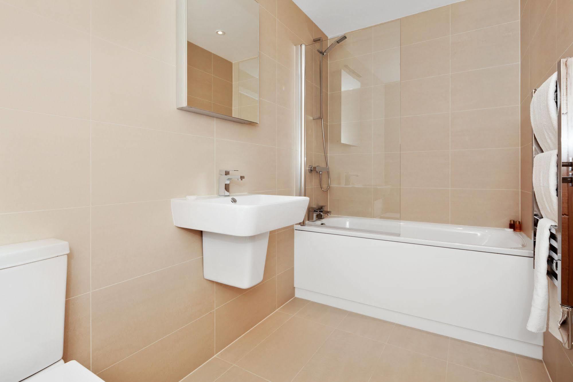 Апартаменти Access West Kensington Лондон Екстер'єр фото
