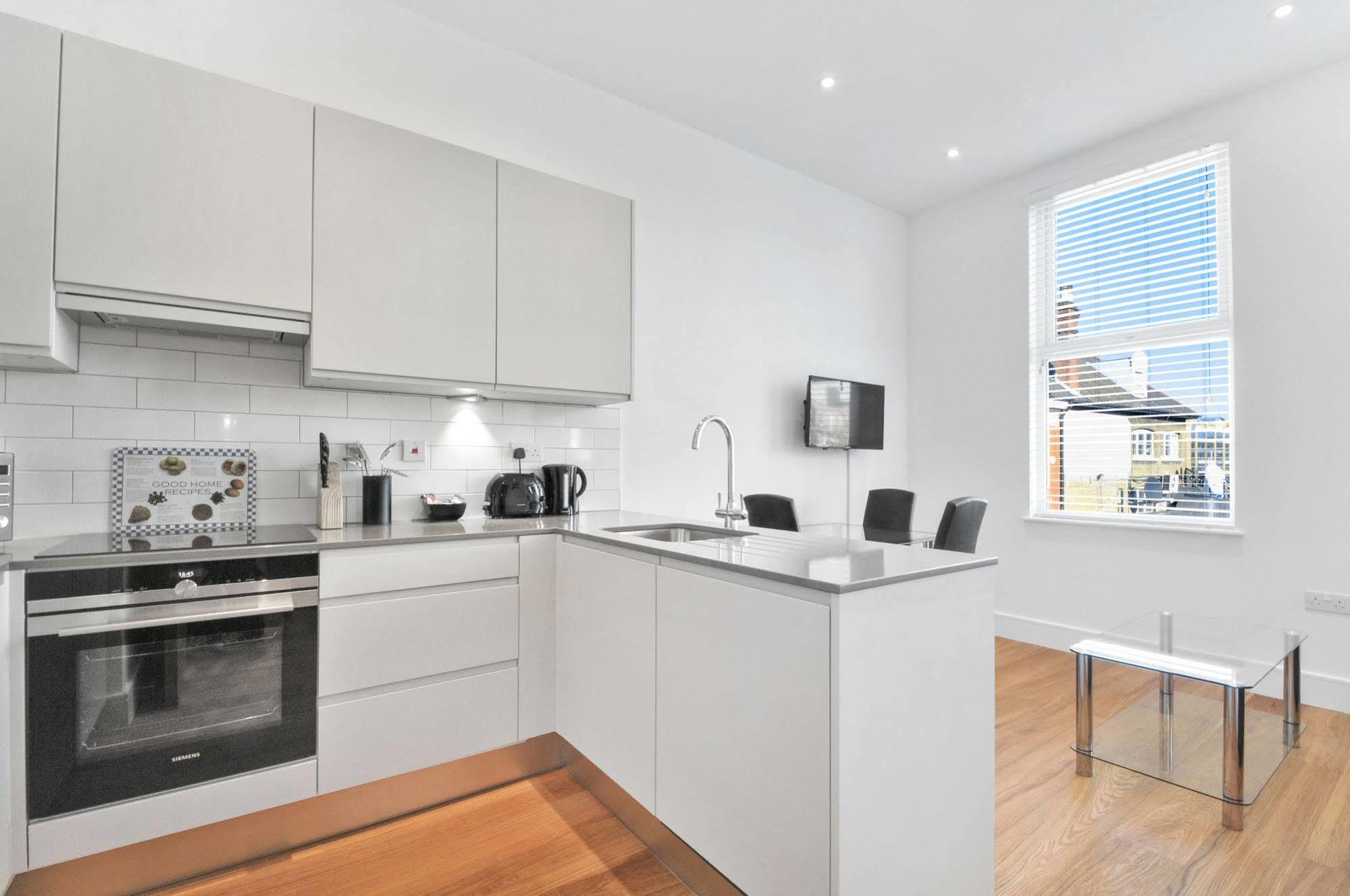 Апартаменти Access West Kensington Лондон Екстер'єр фото